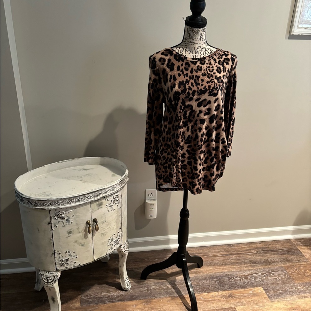 Like new jm collection leaopard print top small